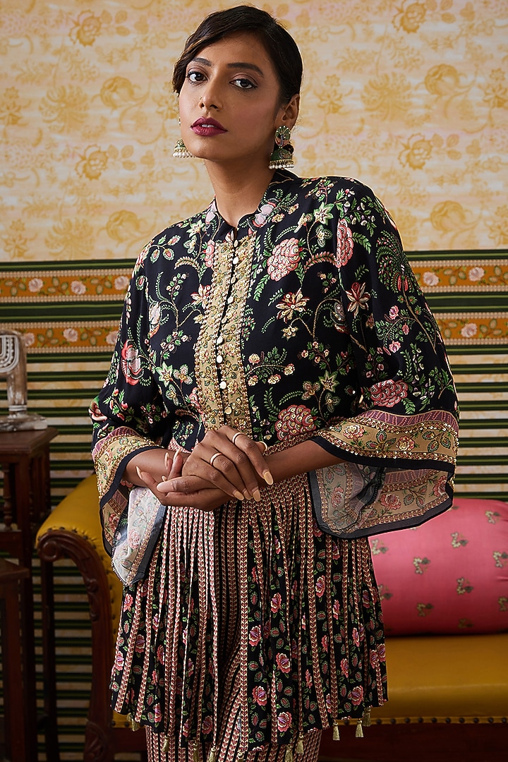 Black Crepe Embroidered Kurta Set by Soup by Sougat Paul at Pernia's Pop Up Shop