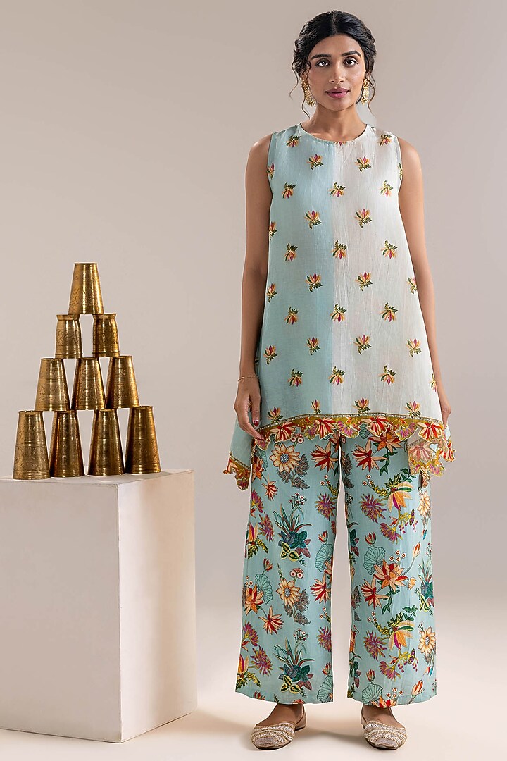 Blue Linen Slub Georgette Embellished Kurta Set by Soup by Sougat Paul at Pernia's Pop Up Shop