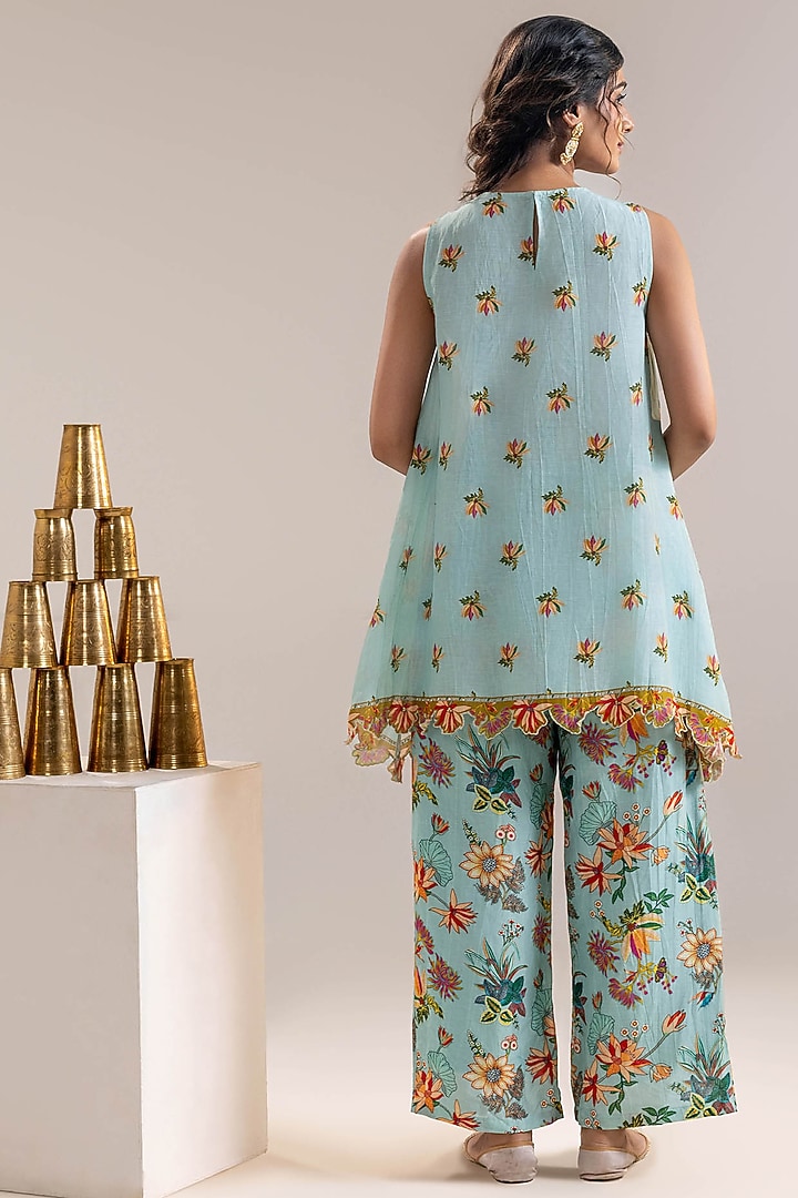 Blue Linen Slub Georgette Embellished Kurta Set by Soup by Sougat Paul at Pernia's Pop Up Shop
