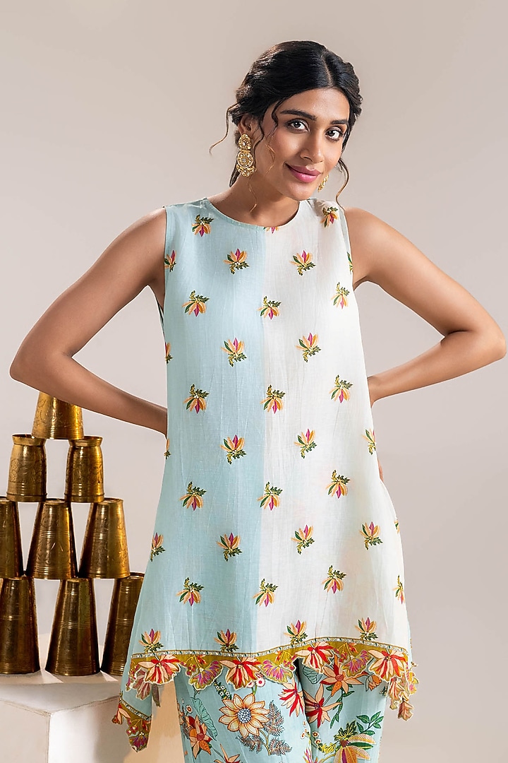 Blue Linen Slub Georgette Embellished Kurta Set by Soup by Sougat Paul at Pernia's Pop Up Shop