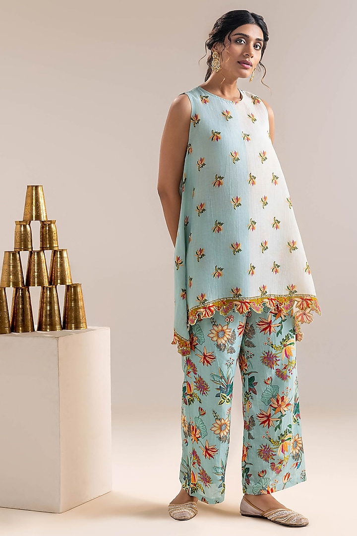 Blue Linen Slub Georgette Embellished Kurta Set by Soup by Sougat Paul at Pernia's Pop Up Shop
