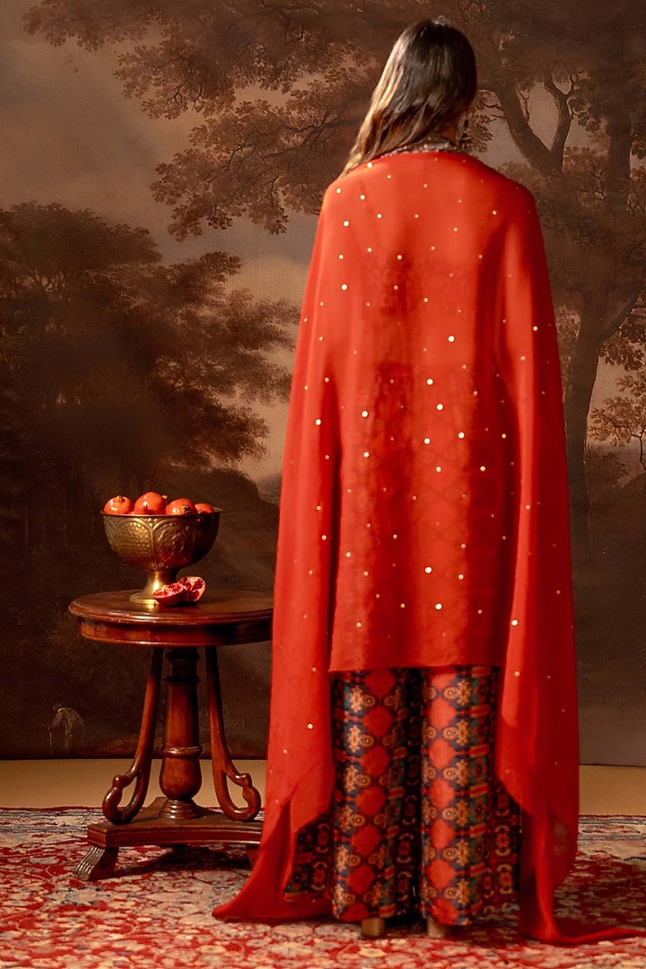 Red Organza Cape Set by Soup by Sougat Paul at Pernia's Pop Up Shop