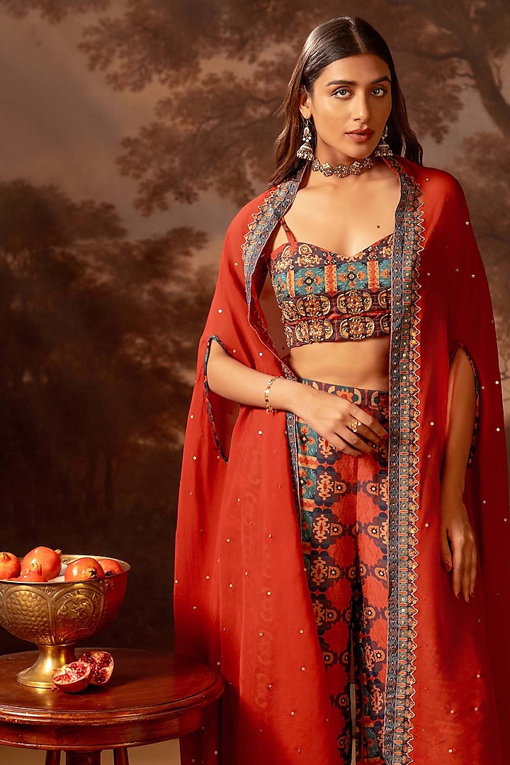 Red Organza Cape Set by Soup by Sougat Paul at Pernia's Pop Up Shop
