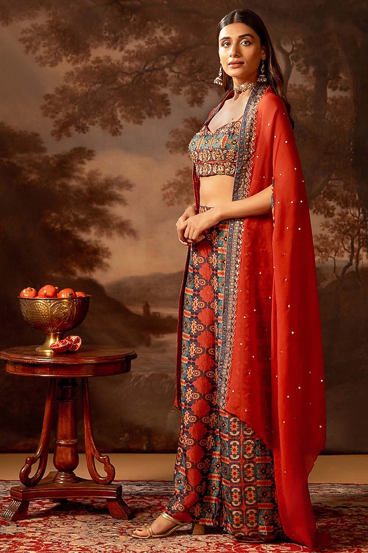 Red Organza Cape Set by Soup by Sougat Paul at Pernia's Pop Up Shop
