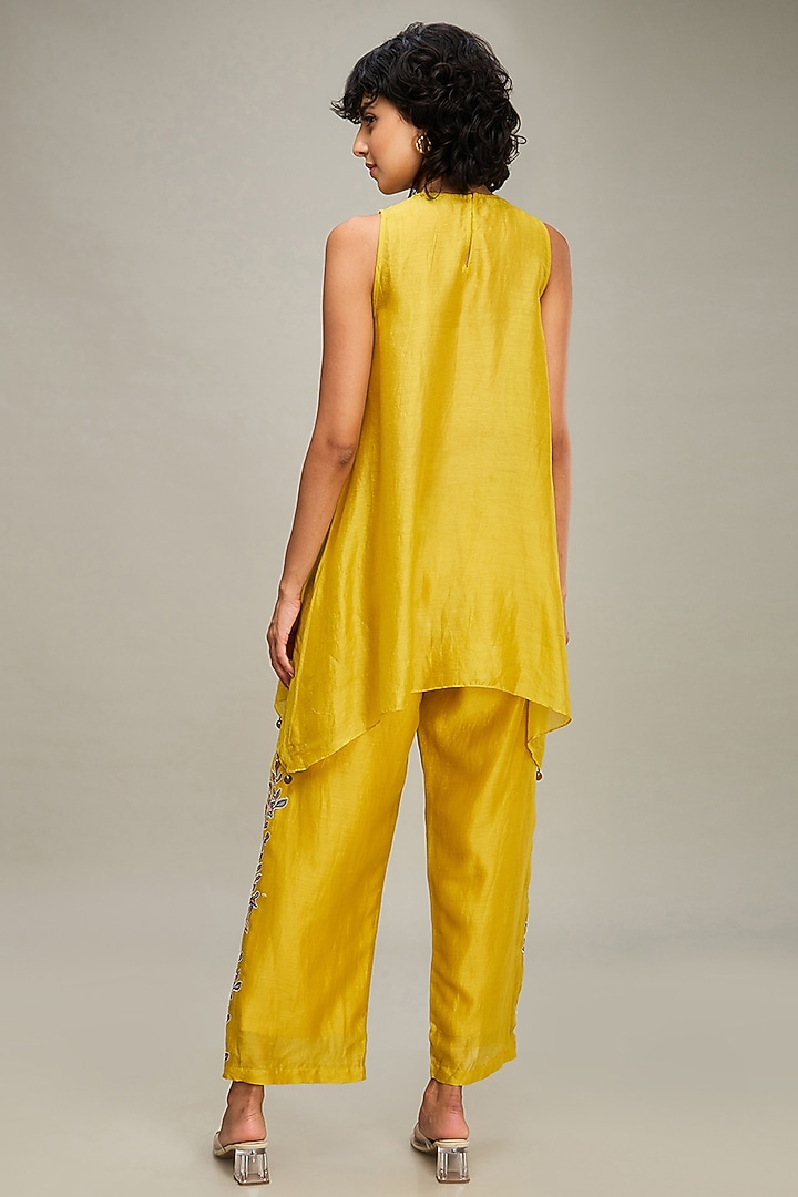 Yellow Chanderi Applique Embellished Kurta Set by Soup by Sougat Paul at Pernia's Pop Up Shop
