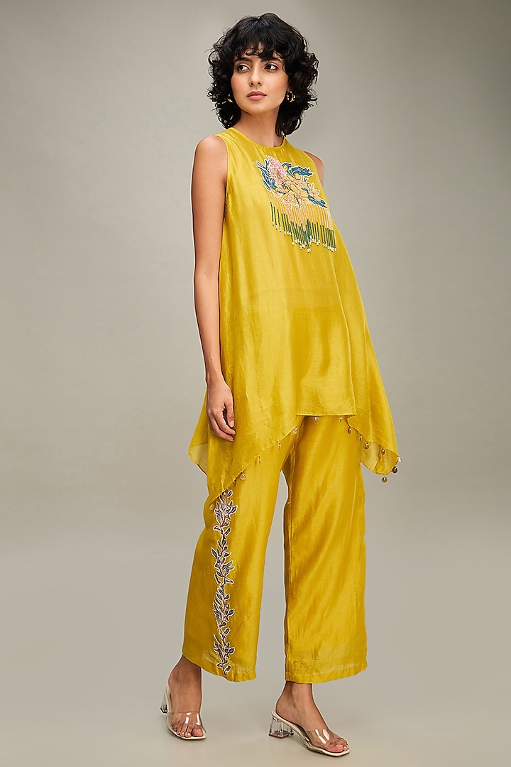 Yellow Chanderi Applique Embellished Kurta Set by Soup by Sougat Paul at Pernia's Pop Up Shop