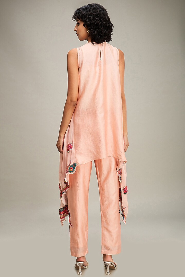 Peach Chanderi Applique Embroidered Asymmetric Kurta Set by Soup by Sougat Paul at Pernia's Pop Up Shop