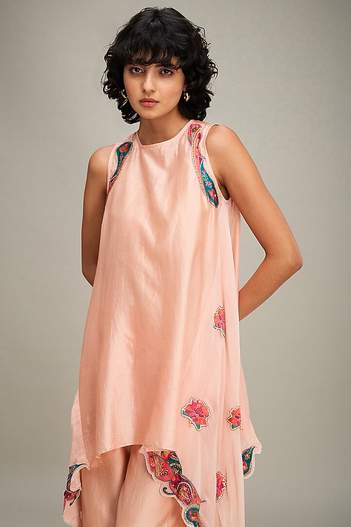 Peach Chanderi Applique Embroidered Asymmetric Kurta Set by Soup by Sougat Paul at Pernia's Pop Up Shop