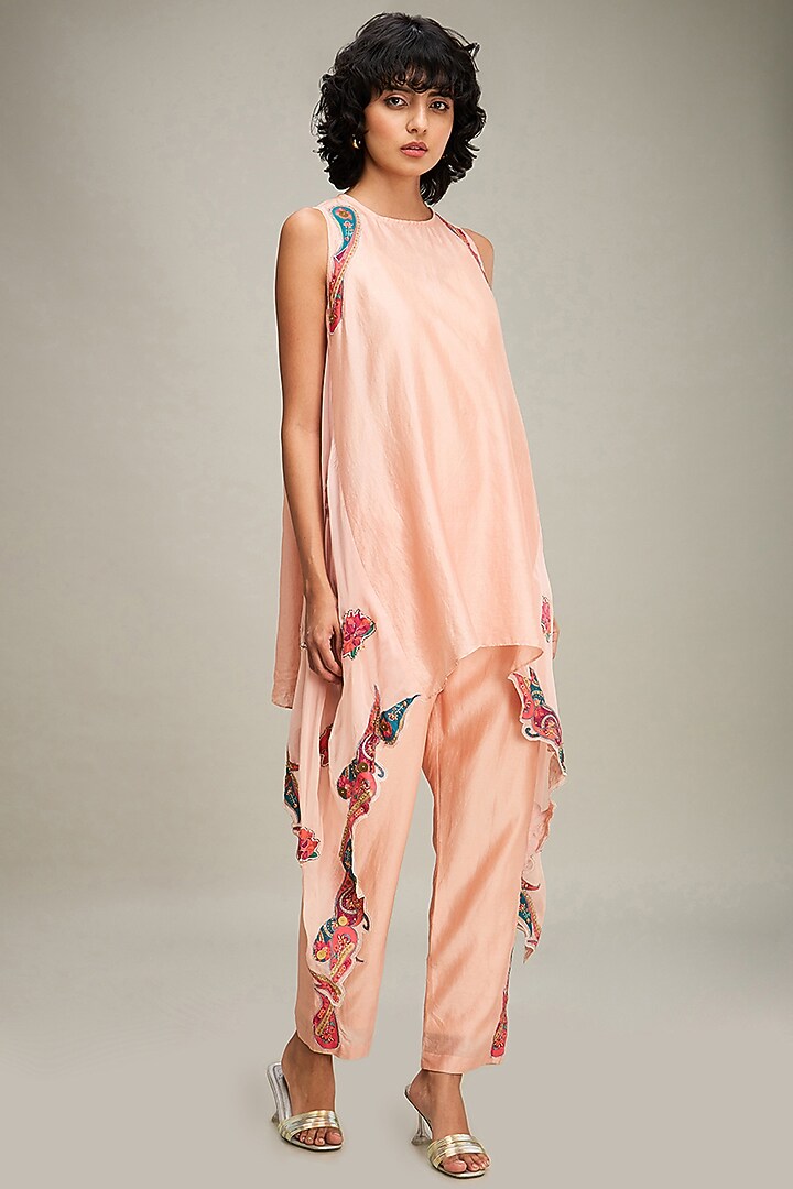 Peach Chanderi Applique Embroidered Asymmetric Kurta Set by Soup by Sougat Paul at Pernia's Pop Up Shop
