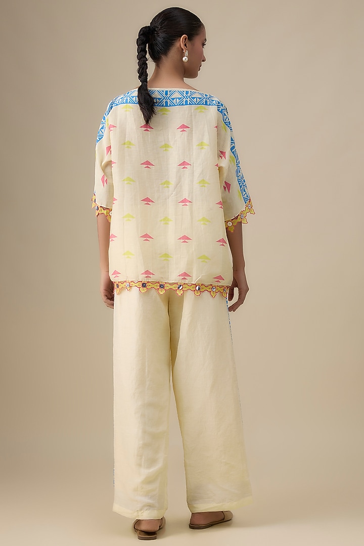 Off-White Linen Digital Printed & Applique Embellished Co-Ord Set by Soup by Sougat Paul at Pernia's Pop Up Shop