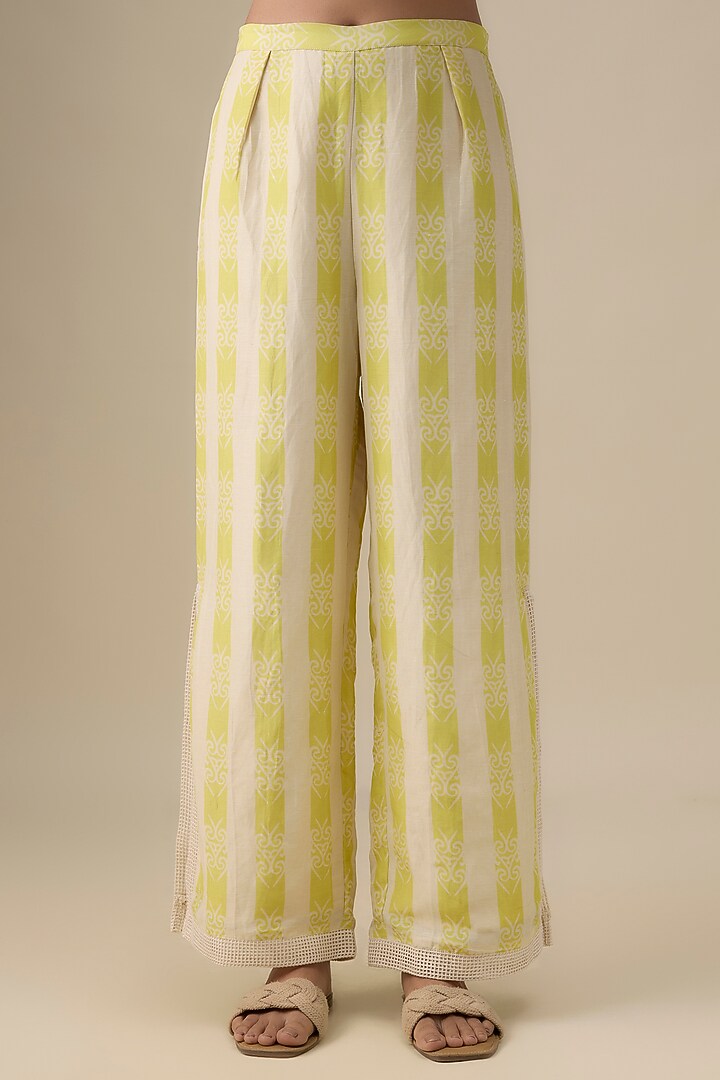 Off-White Linen Digital Printed & Applique Embellished Co-Ord Set by Soup by Sougat Paul at Pernia's Pop Up Shop