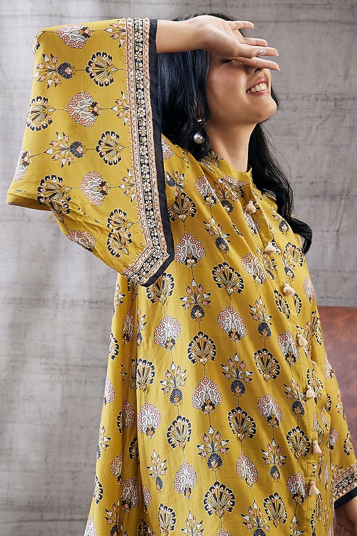 Yellow Cotton Silk Embroidered Co-Ord Set by Soup by Sougat Paul at Pernia's Pop Up Shop
