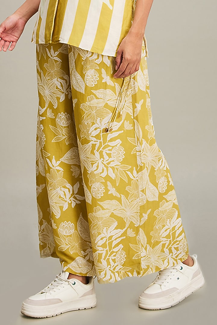 Yellow Linen Printed Co-Ord Set by Soup by Sougat Paul at Pernia's Pop Up Shop
