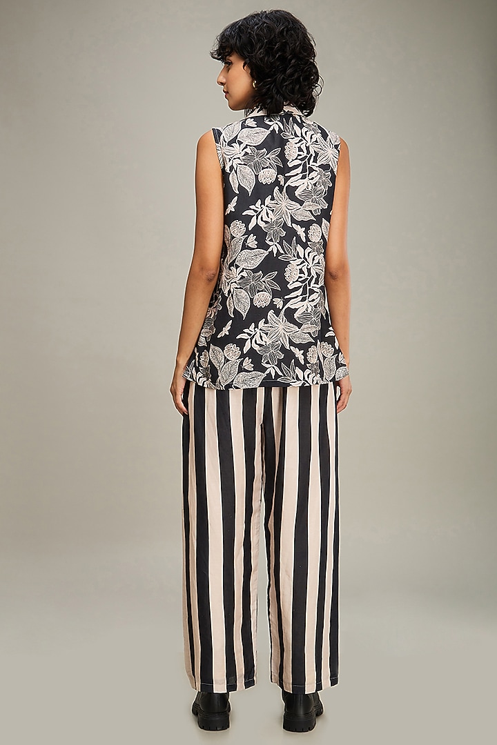 Off-White Linen Slub Printed Co-Ord Set by Soup by Sougat Paul at Pernia's Pop Up Shop
