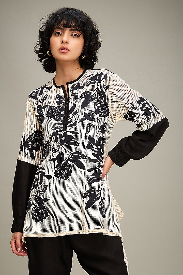Off-White Handloom Cotton Applique Embroidered Co-Ord Set by Soup by Sougat Paul at Pernia's Pop Up Shop