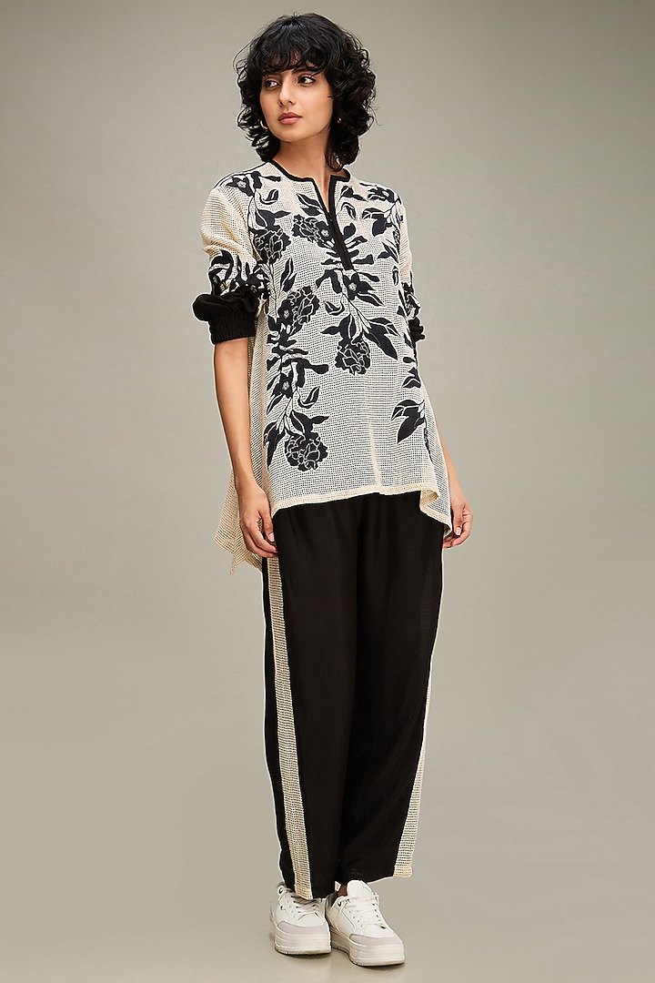 Off-White Handloom Cotton Applique Embroidered Co-Ord Set by Soup by Sougat Paul at Pernia's Pop Up Shop