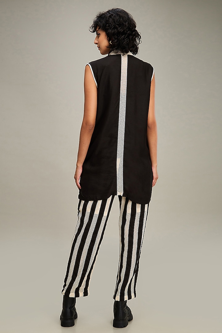 Off-White & Black Handloom Net Applique Embroidered Co-Ord Set by Soup by Sougat Paul at Pernia's Pop Up Shop