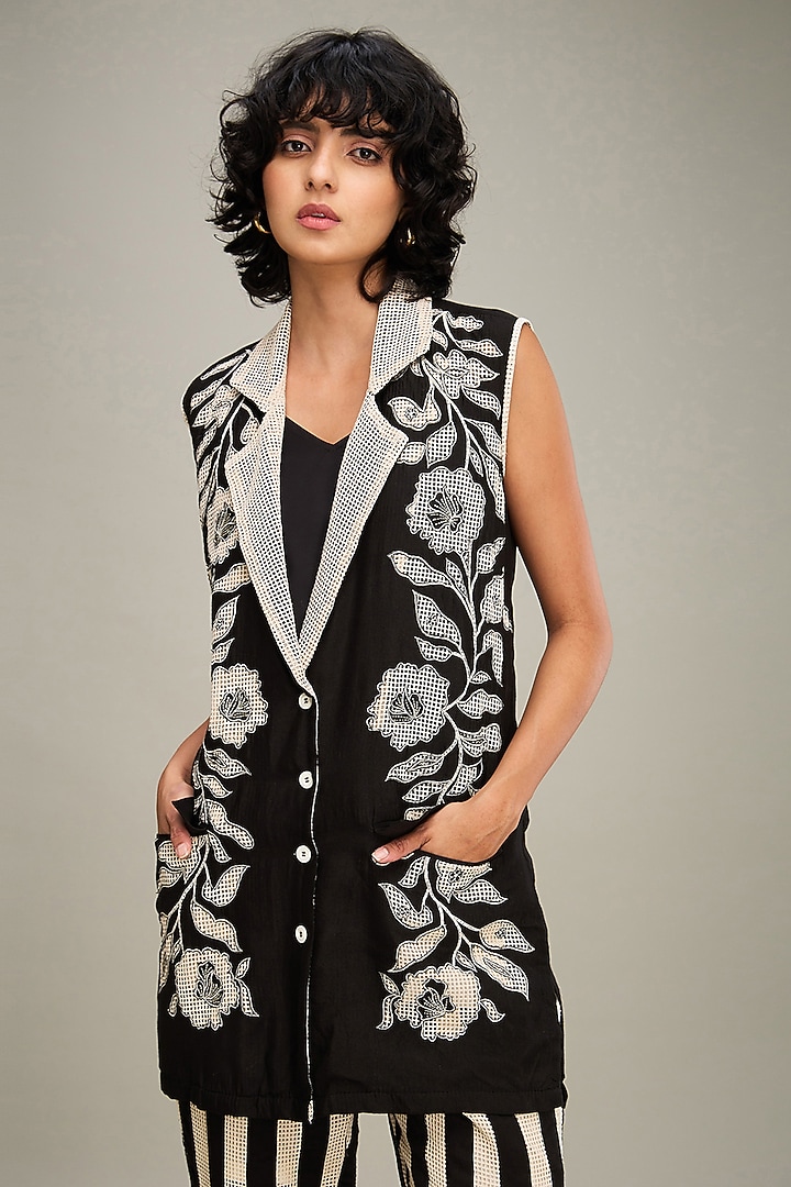 Off-White & Black Handloom Net Applique Embroidered Co-Ord Set by Soup by Sougat Paul at Pernia's Pop Up Shop