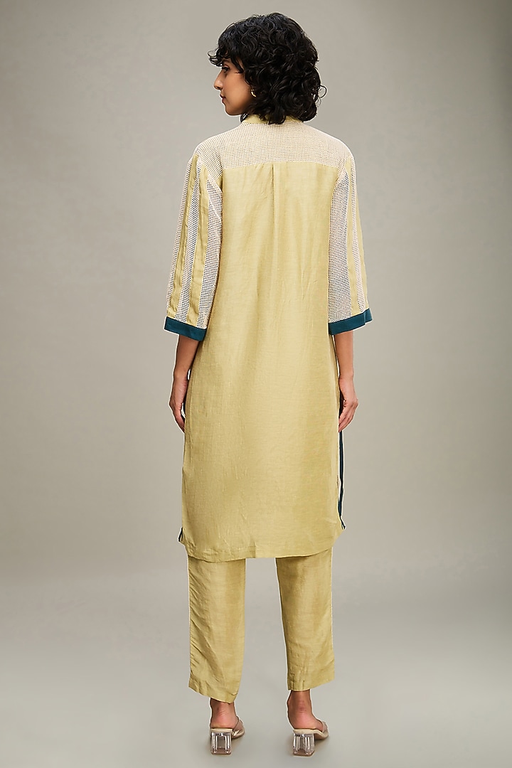 Off-White Handloom Cotton Applique Embroidered Kurta Set by Soup by Sougat Paul at Pernia's Pop Up Shop