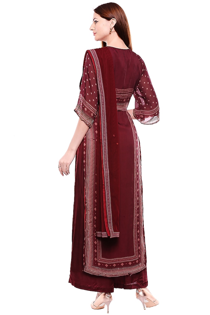Maroon Printed & Embroidered Kurta Set by Soup by Sougat Paul at Pernia's Pop Up Shop