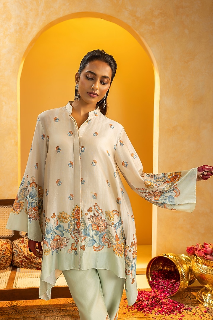 Off-White Chanderi Embroidered Kurta Set by Soup by Sougat Paul at Pernia's Pop Up Shop