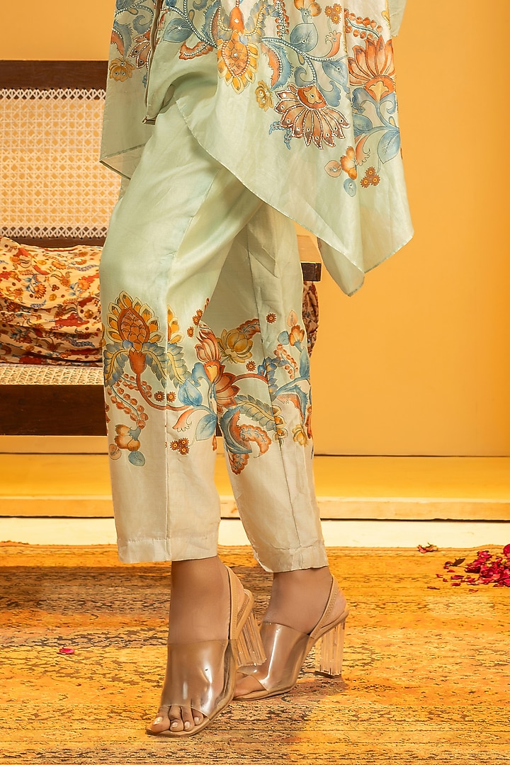 Off-White Chanderi Embroidered Kurta Set by Soup by Sougat Paul at Pernia's Pop Up Shop