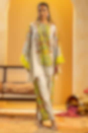 Off-White Chanderi Embellished Kurta Set by Soup by Sougat Paul at Pernia's Pop Up Shop