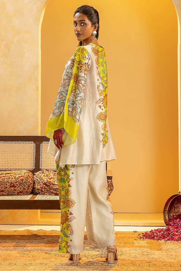 Off-White Chanderi Embellished Kurta Set by Soup by Sougat Paul at Pernia's Pop Up Shop