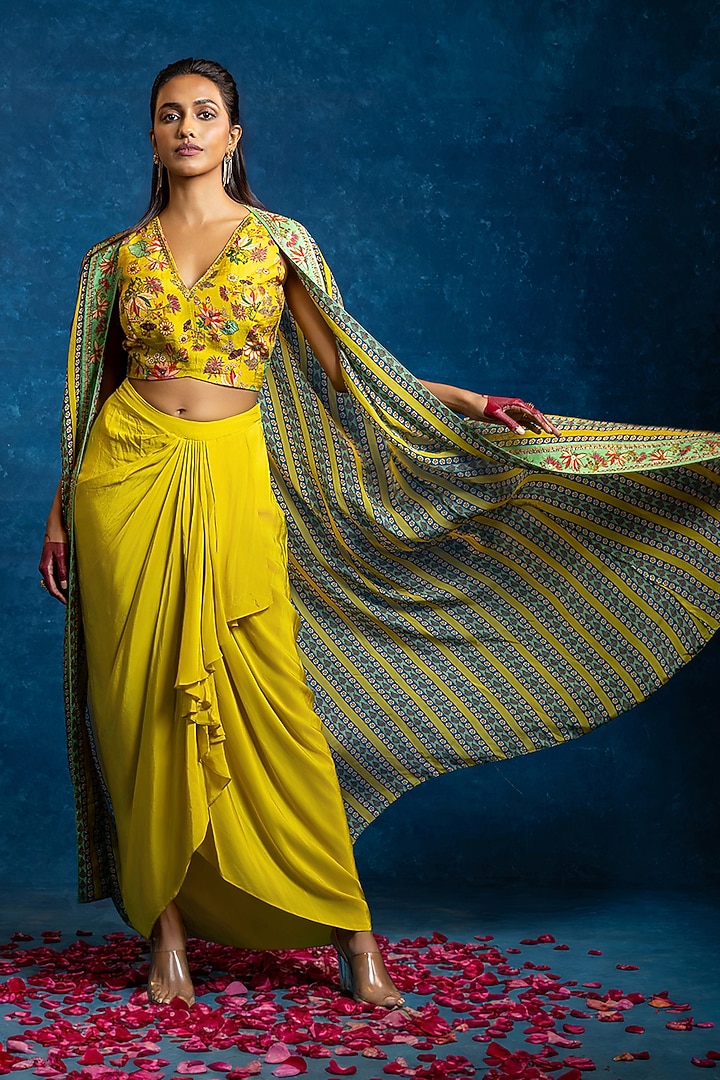 Yellow Organza Cape Set by Soup by Sougat Paul at Pernia's Pop Up Shop