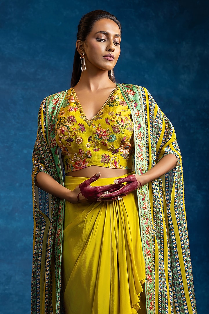 Yellow Organza Cape Set by Soup by Sougat Paul at Pernia's Pop Up Shop
