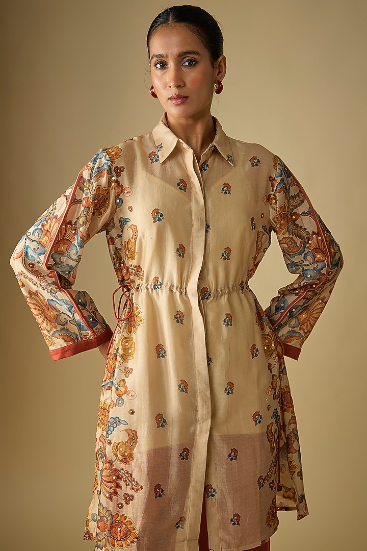 Off-White Chanderi Embellished Kurta Set by Soup by Sougat Paul at Pernia's Pop Up Shop
