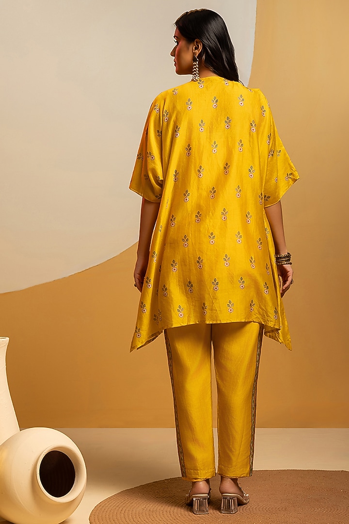 Yellow Chanderi Embellished Kurta Set by Soup by Sougat Paul at Pernia's Pop Up Shop