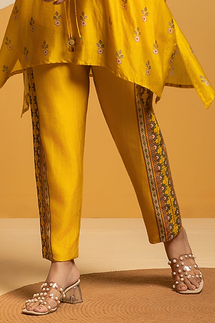 Yellow Chanderi Embellished Kurta Set by Soup by Sougat Paul at Pernia's Pop Up Shop