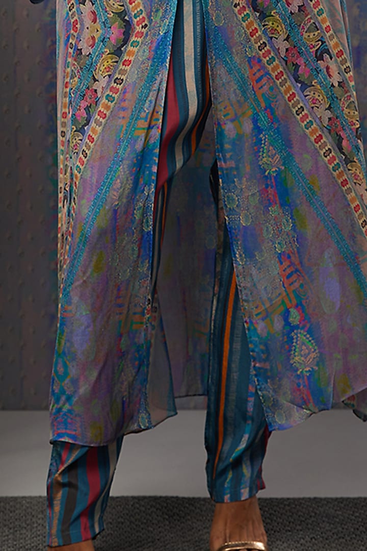 Blue Embroidered Kurta Set by Soup by Sougat Paul at Pernia's Pop Up Shop