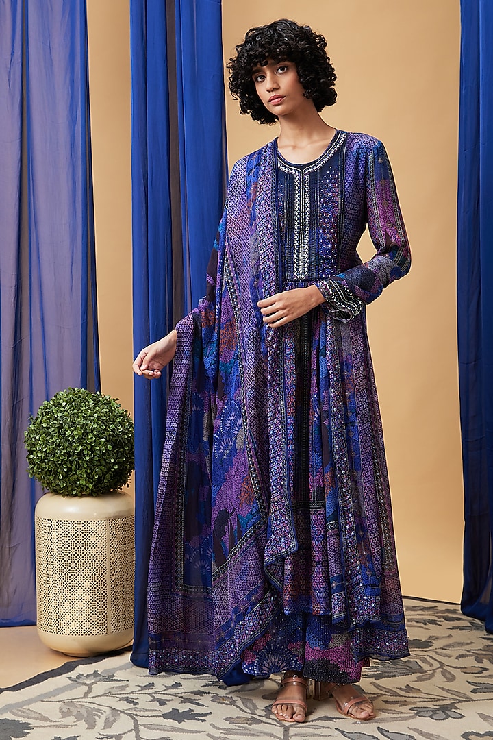Blue Flat Chiffon Embroidered Kurta Set by Soup by Sougat Paul at Pernia's Pop Up Shop