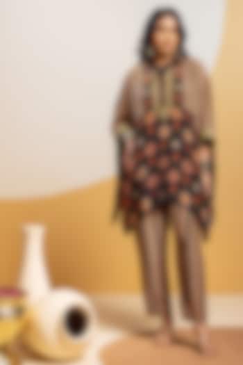 Black Crepe Embellished Kurta Set by Soup by Sougat Paul at Pernia's Pop Up Shop