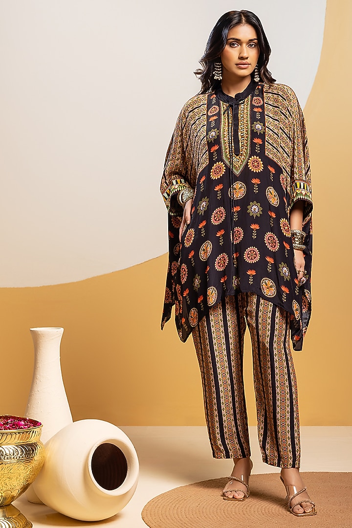 Black Crepe Embellished Kurta Set by Soup by Sougat Paul at Pernia's Pop Up Shop