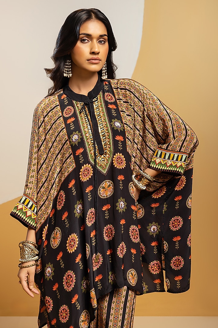 Black Crepe Embellished Kurta Set by Soup by Sougat Paul at Pernia's Pop Up Shop