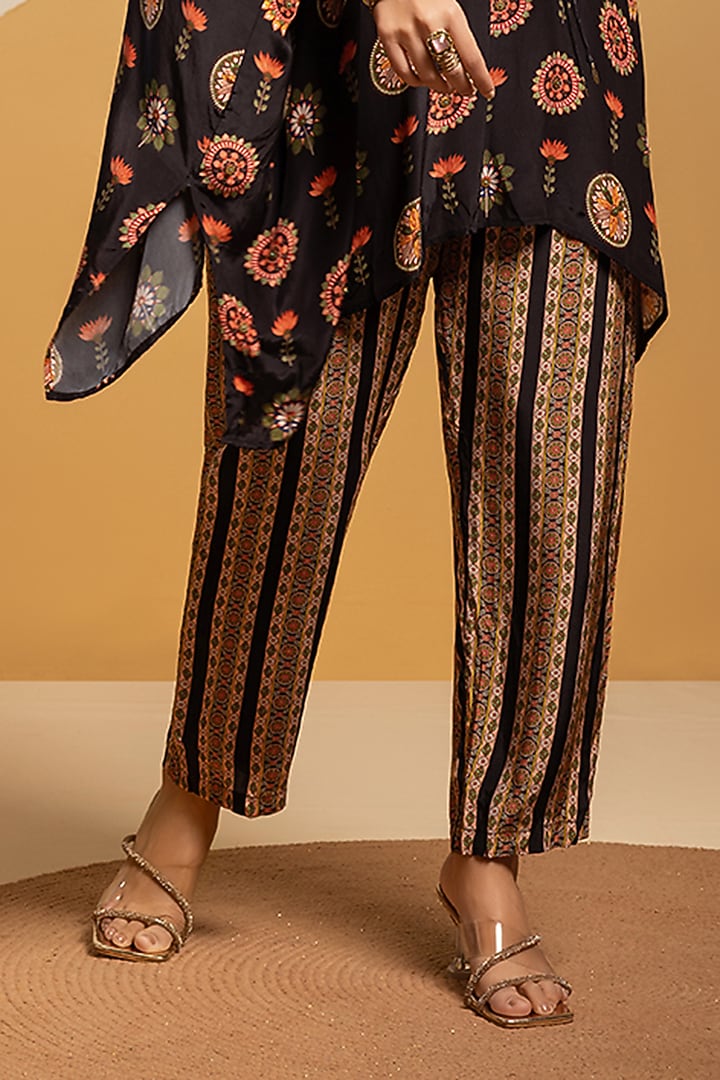 Black Crepe Embellished Kurta Set by Soup by Sougat Paul at Pernia's Pop Up Shop