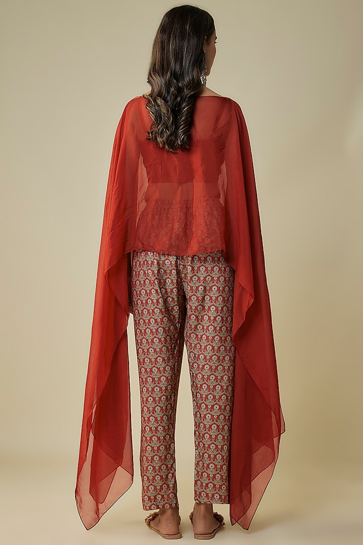 Red Organza & Muslin Slub Cape Set by Soup by Sougat Paul at Pernia's Pop Up Shop
