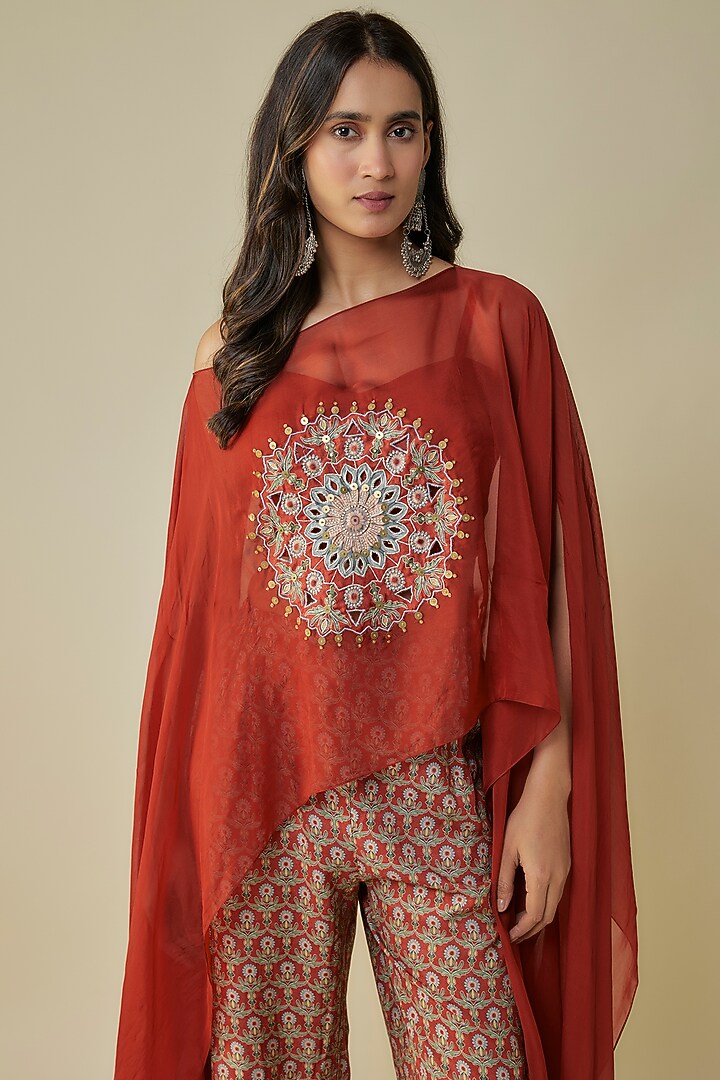 Red Organza & Muslin Slub Cape Set by Soup by Sougat Paul at Pernia's Pop Up Shop