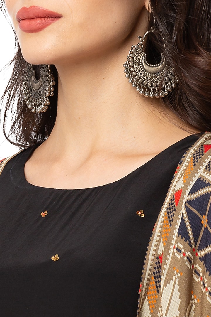 Black Embroidered Cape Set by Soup By Sougat Paul at Pernia's Pop Up Shop