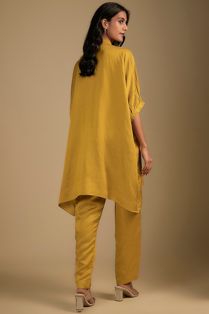 Yellow Linen Silk Floral Applique Embroidered Kurta Set by Soup by Sougat Paul at Pernia's Pop Up Shop