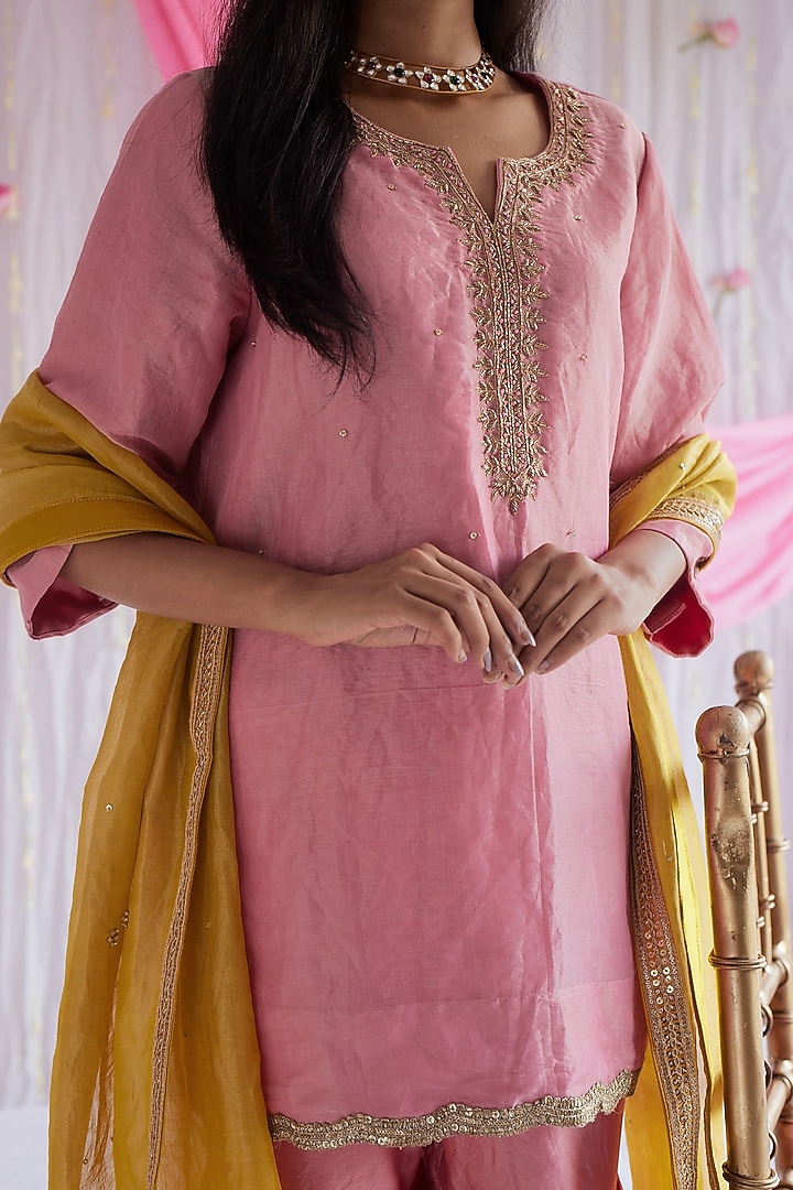 Yellow Handwoven Tissue Dupatta by Shorshe Clothing at Pernia's Pop Up Shop