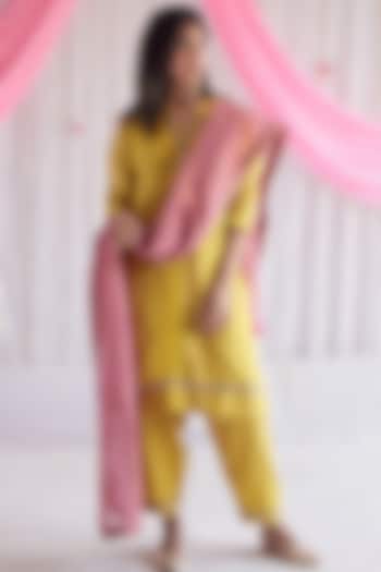 Fuchsia Pink Handwoven Tissue Dupatta by Shorshe Clothing