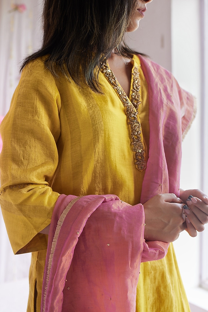 Fuchsia Pink Handwoven Tissue Dupatta by Shorshe Clothing at Pernia's Pop Up Shop