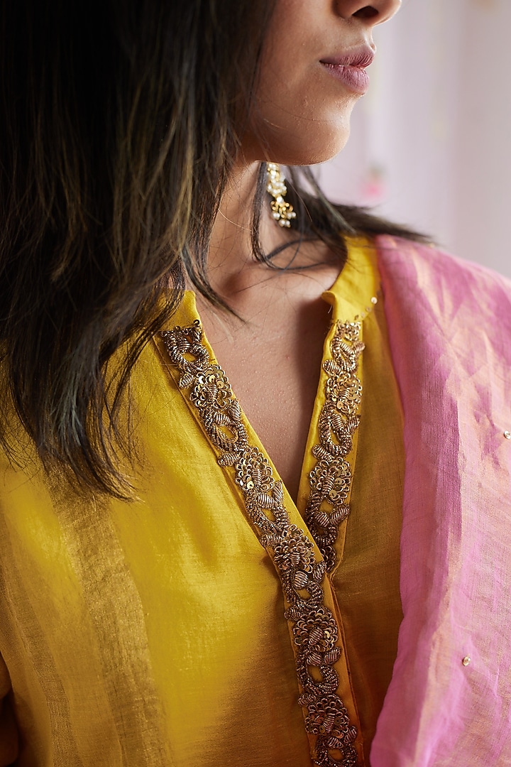 Fuchsia Pink Handwoven Tissue Dupatta by Shorshe Clothing at Pernia's Pop Up Shop