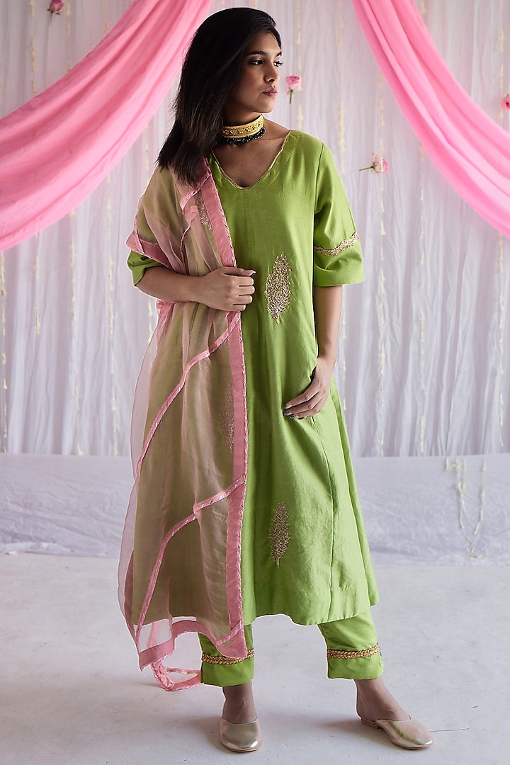 Gulab Pink Leheriya Dupatta by Shorshe Clothing