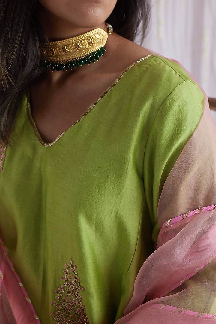Gulab Pink Leheriya Dupatta by Shorshe Clothing at Pernia's Pop Up Shop
