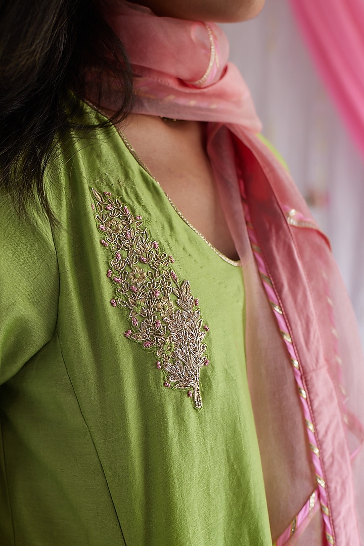Gulab Pink Leheriya Dupatta by Shorshe Clothing at Pernia's Pop Up Shop